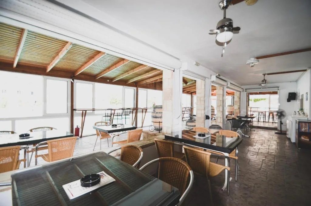 Coliseum Apartments