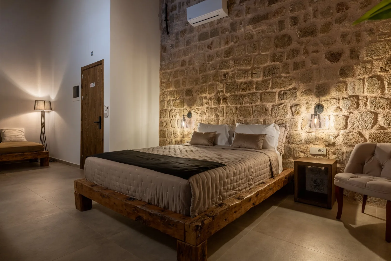 Ancient Knights Luxury Suite