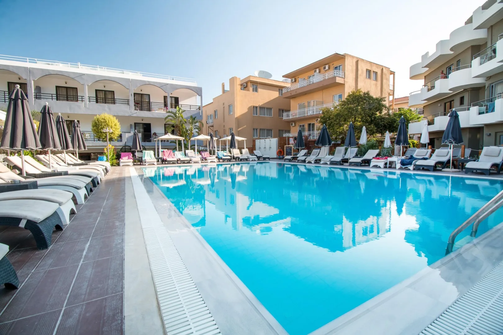 Sunny Days Hotel & Resort