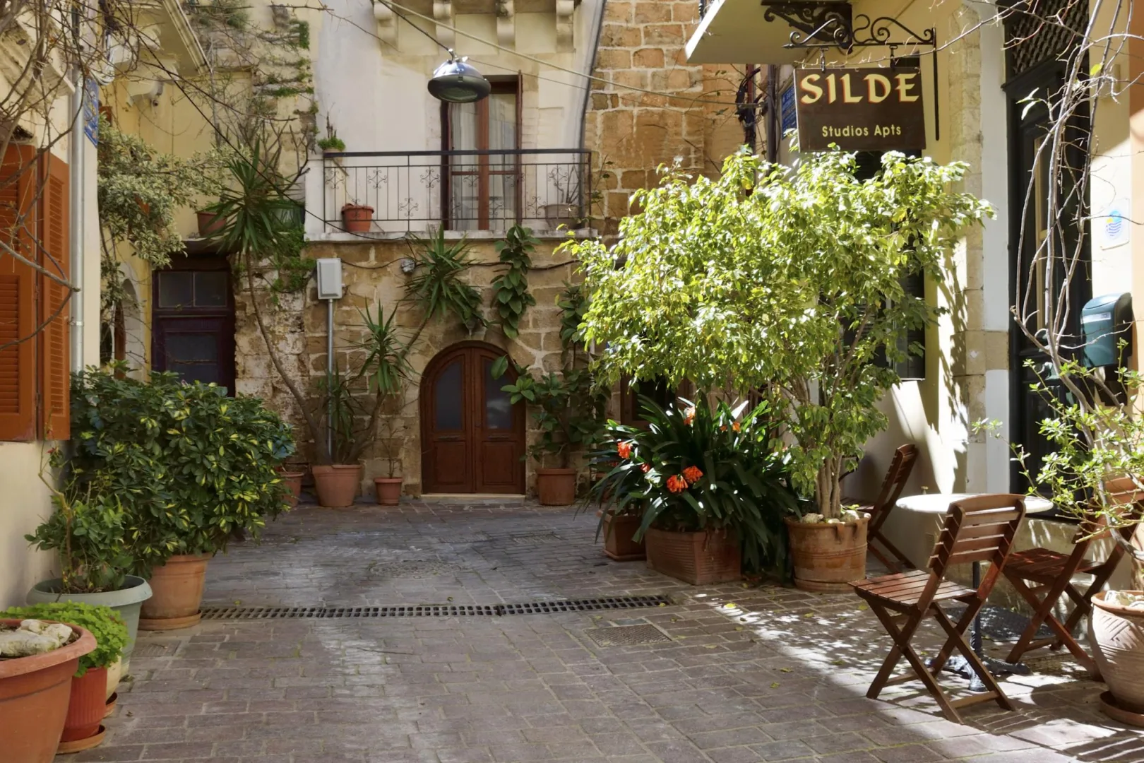 Silde Studios & Apartments