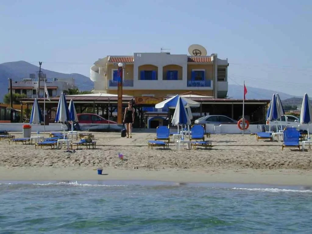 Mike's Beach Apartments